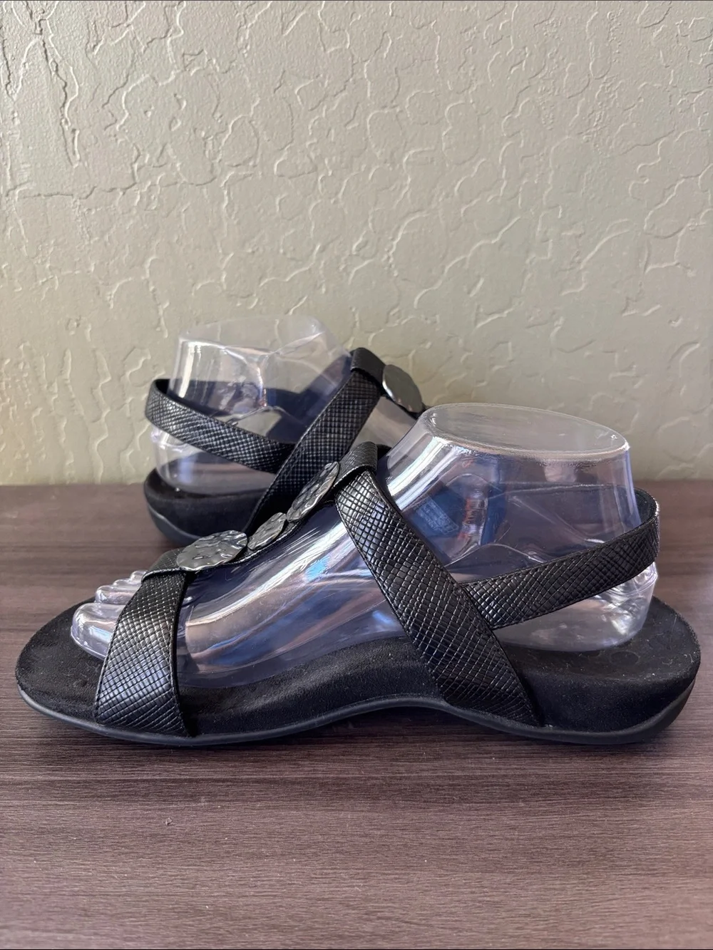 Vionic Farra Lizard Black Faux Leather Sandals Metallic Accent Size 8